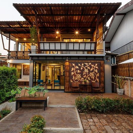 Hostel One Art And Gallery Чиангмай Экстерьер фото
