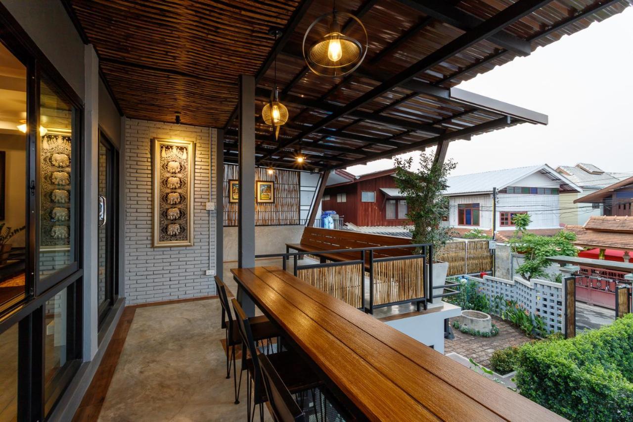 Hostel One Art And Gallery Чиангмай Экстерьер фото