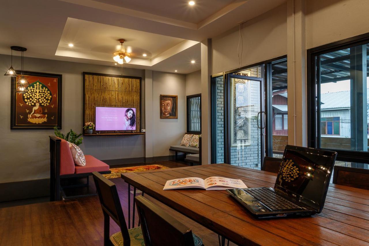 Hostel One Art And Gallery Чиангмай Экстерьер фото
