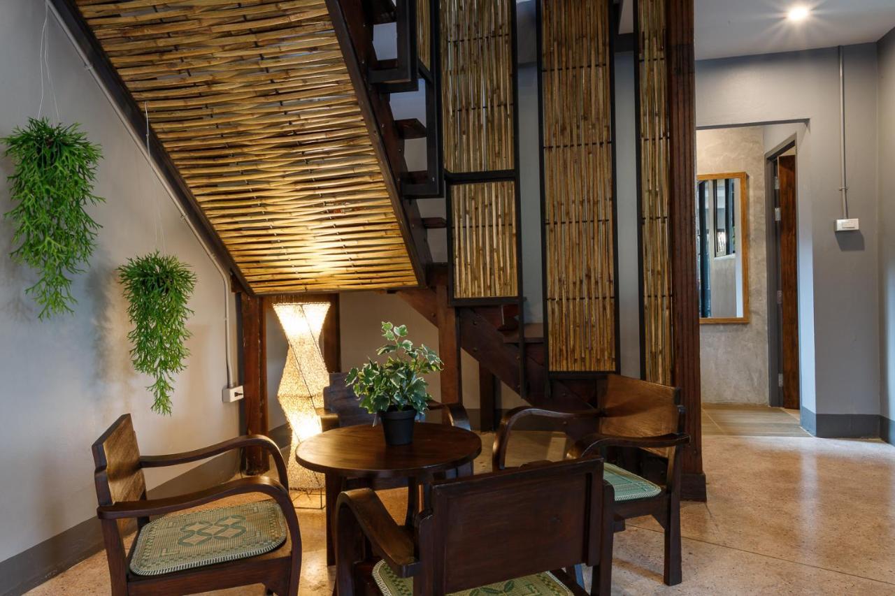 Hostel One Art And Gallery Чиангмай Экстерьер фото