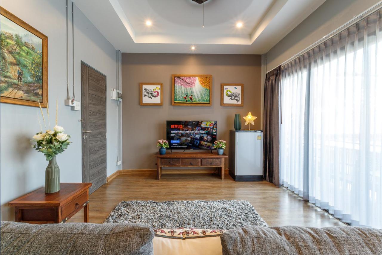 Hostel One Art And Gallery Чиангмай Экстерьер фото