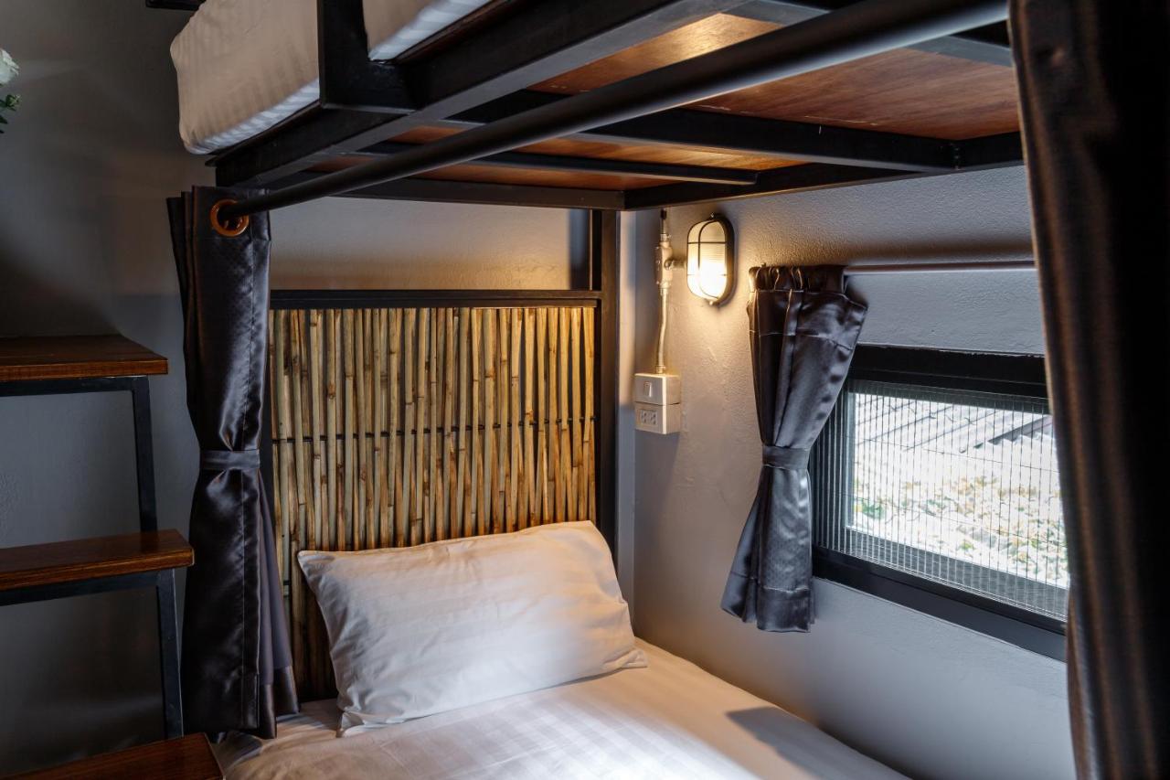 Hostel One Art And Gallery Чиангмай Экстерьер фото